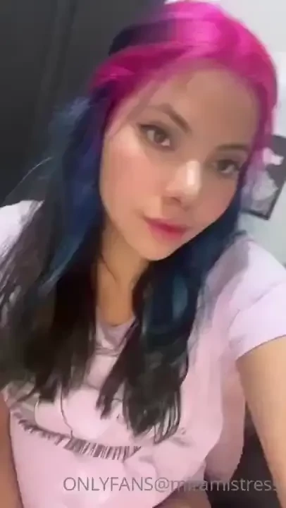 Colors of my hair is not gonna fade just yet 