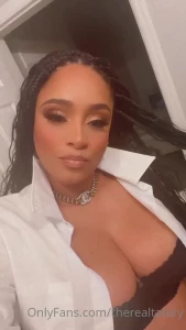 therealtahiry - A little treat to keep you smiling 