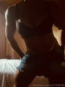 En las sombras as me veo as me siento part 1