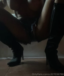 En las sombras as me veo as me siento