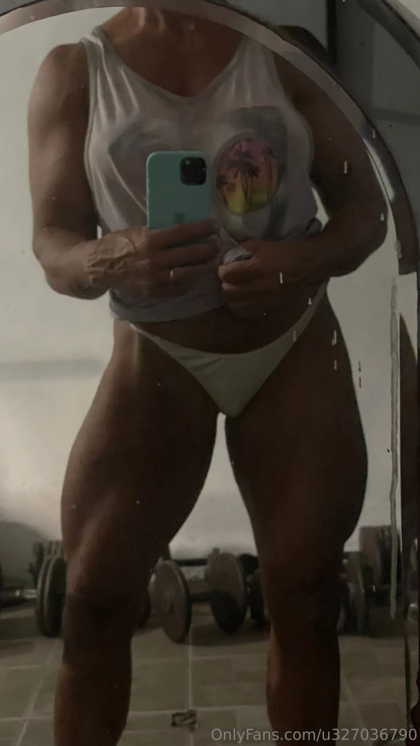 Yo train you have to be comfortable and also clean the mirror part 1 