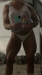 Yo train you have to be comfortable and also clean the mirror part 1