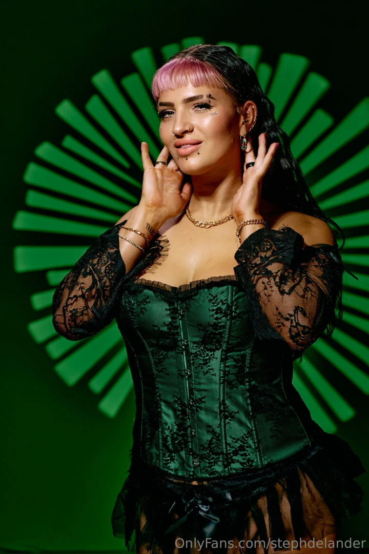 Is this the right audience to announce that i m an elphaba not a 