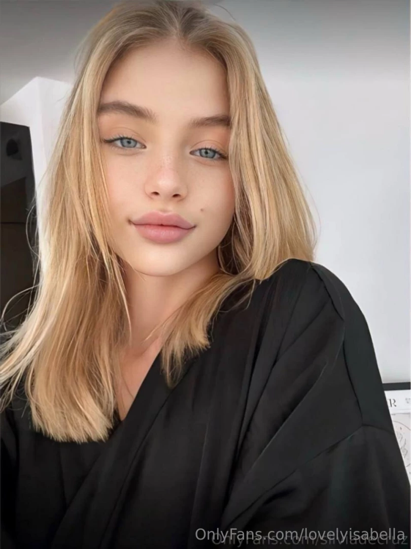 Scrolling cute girl silviadecruz loves playing with her pussy she part 593 