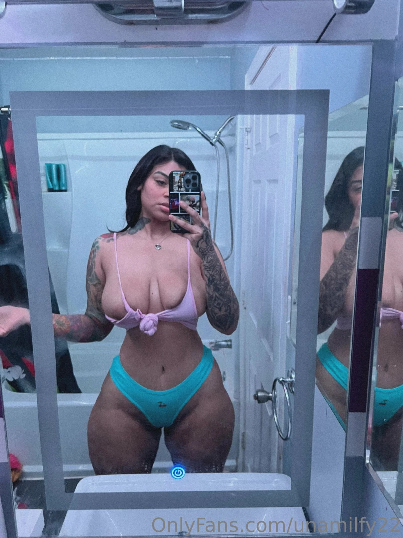 Smash that like if ur into thick girls with an itty bitty waist 