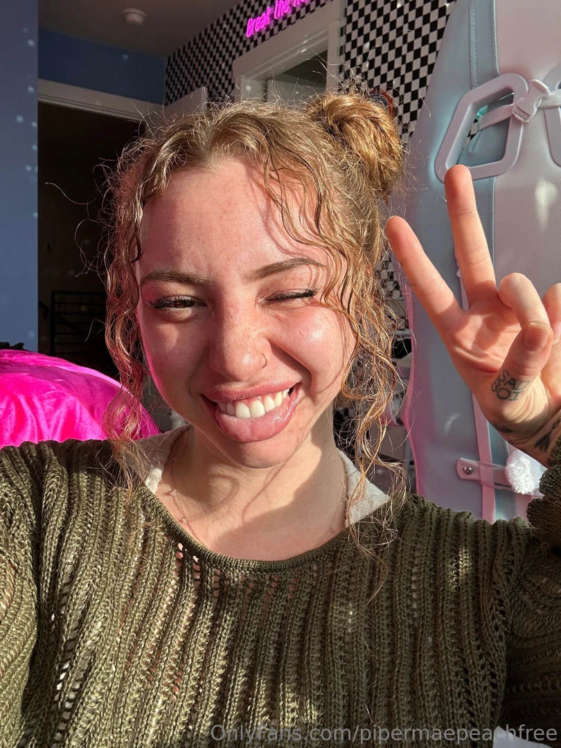 It s friyay so what are we doing tonight 