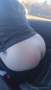 Would you fuck this milf in the front seat