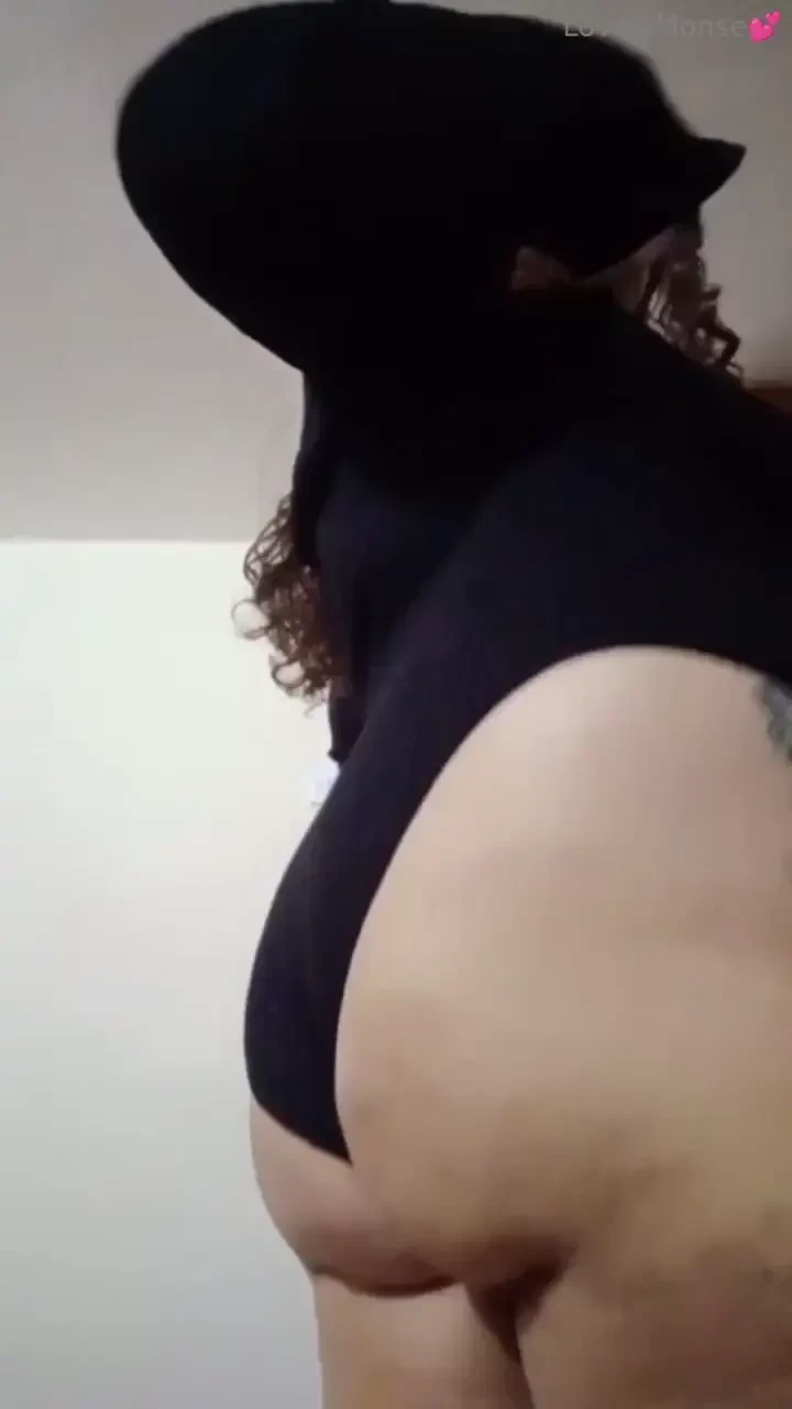 Striptease wet pussy and pink vibrator i start taking my clothes off 