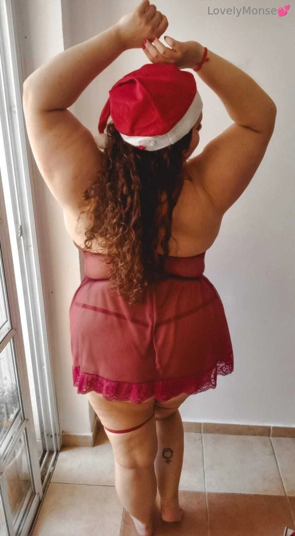 My curls my curves and a whole lot of holiday magic just for you 