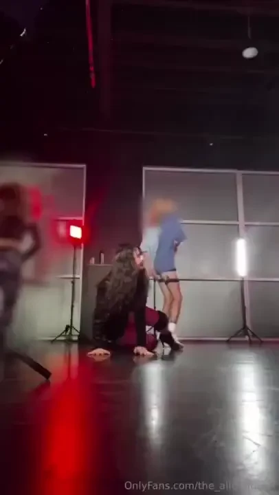 Vid got a little blurry from censoring the other ppl but that twerk 