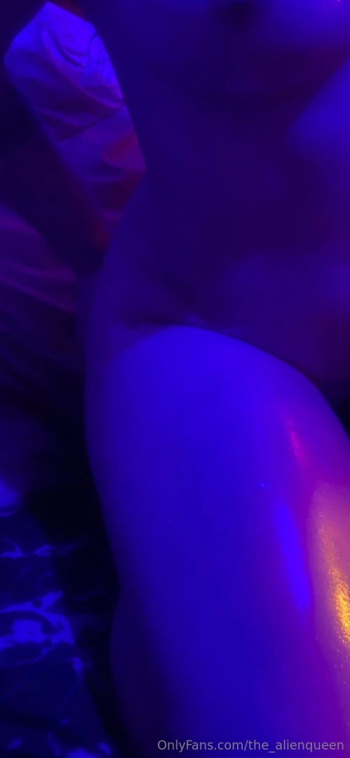 Had some fun w body oil tonight enjoy these oiled up shots we took 