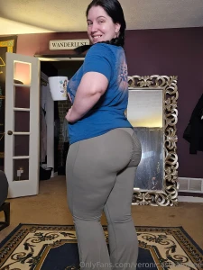 Gassy girlfriend - 3 06 mins