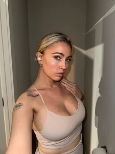 Do i look like your favorite distraction yet