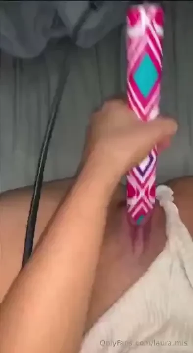 Ma cousine et son mec taient entrain de baiser cot j etais trop xciter 