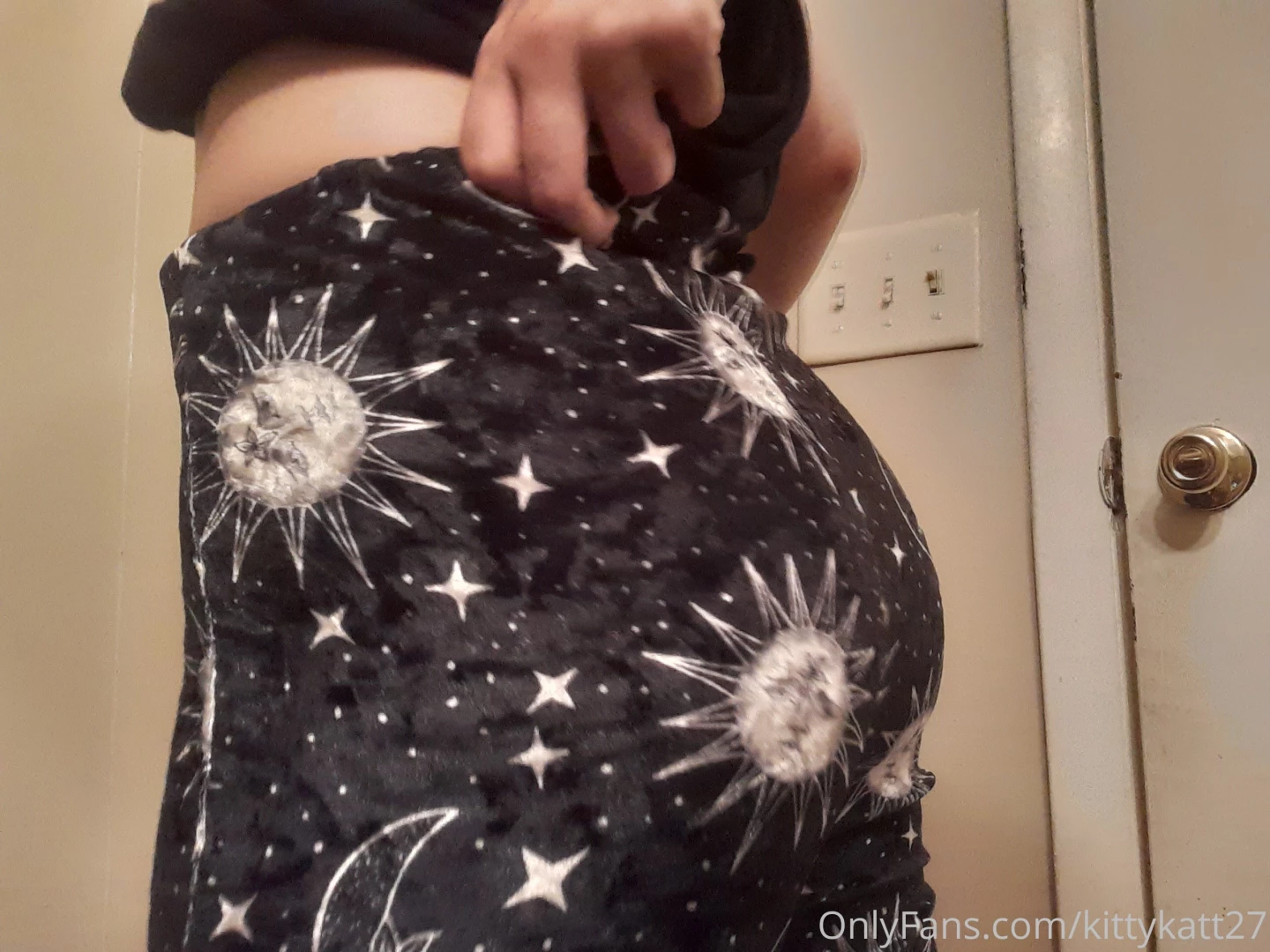 Say something nice about my tum or else 