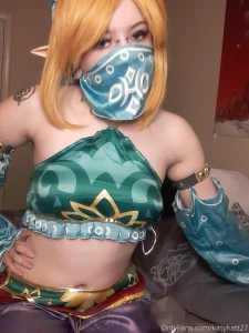 Hyaah this little vai needs a good master sword part 1