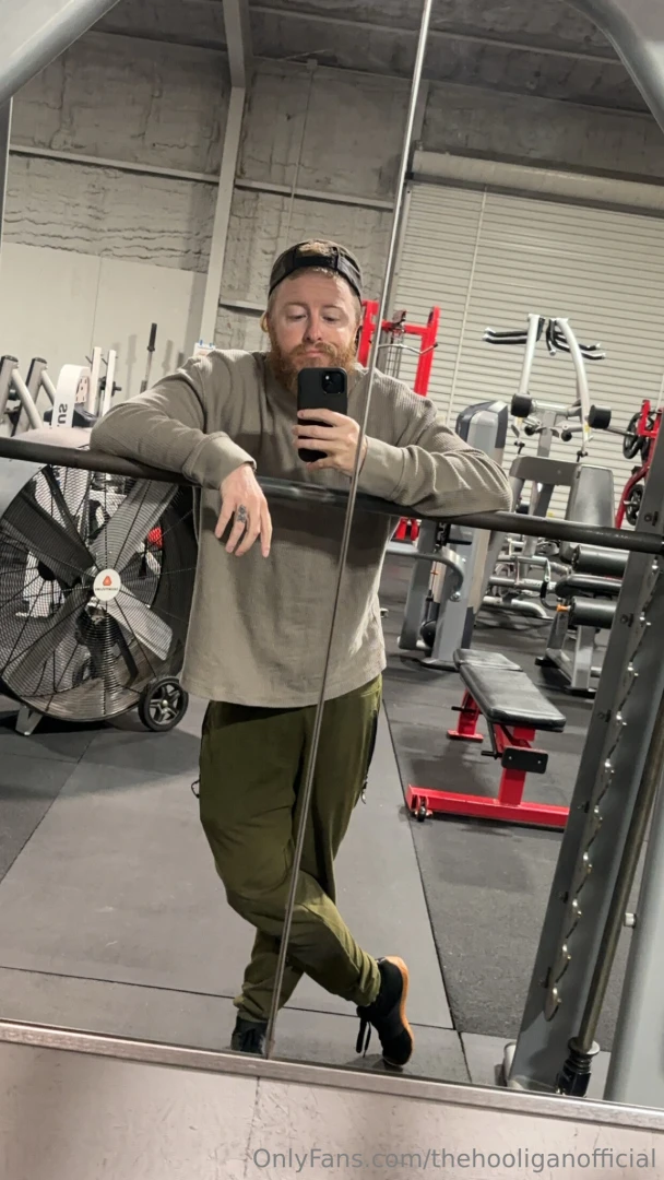 Leg day at 3 am why do i do this to myself 