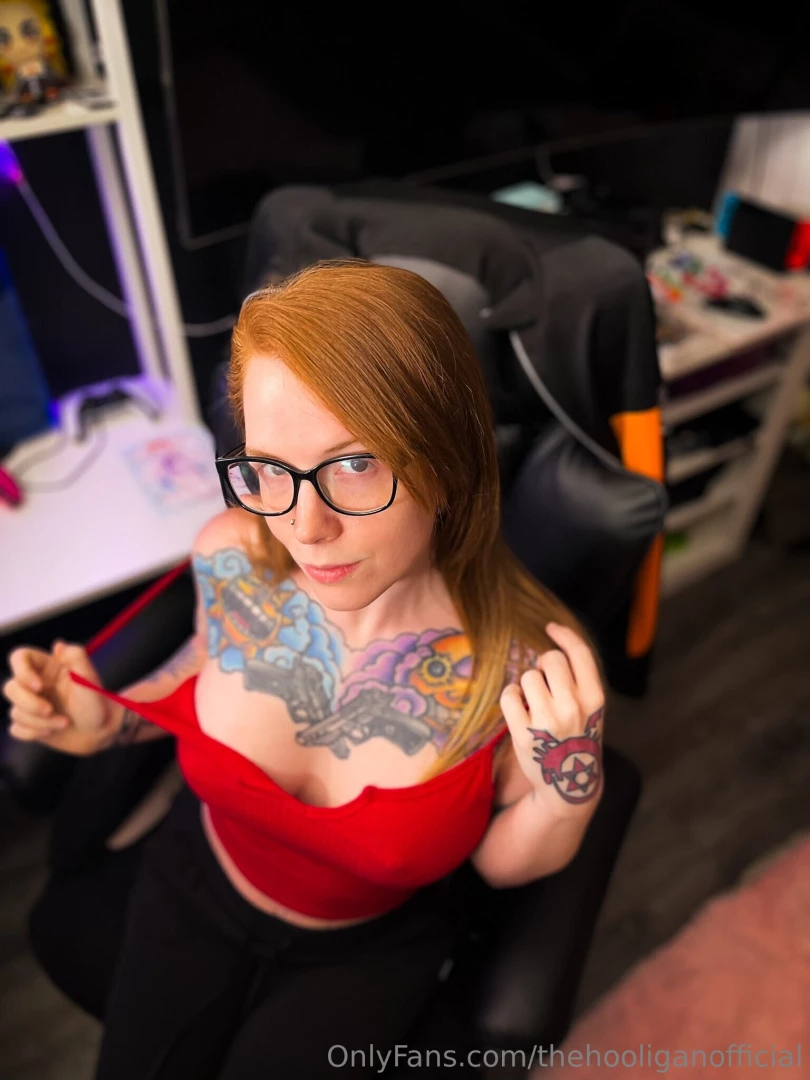 If you like mom bods nerdiness and tattoos then nekoginger is who you part 2 
