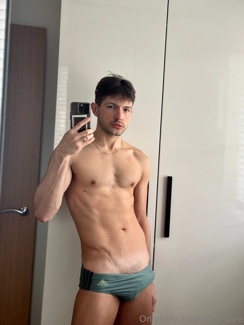 Morning babes anybody else with their luggage ready to go excited for 