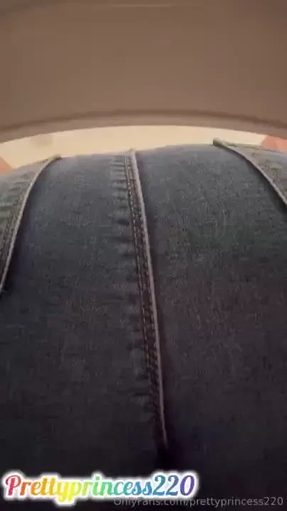 Tiny man enjoy my farts 