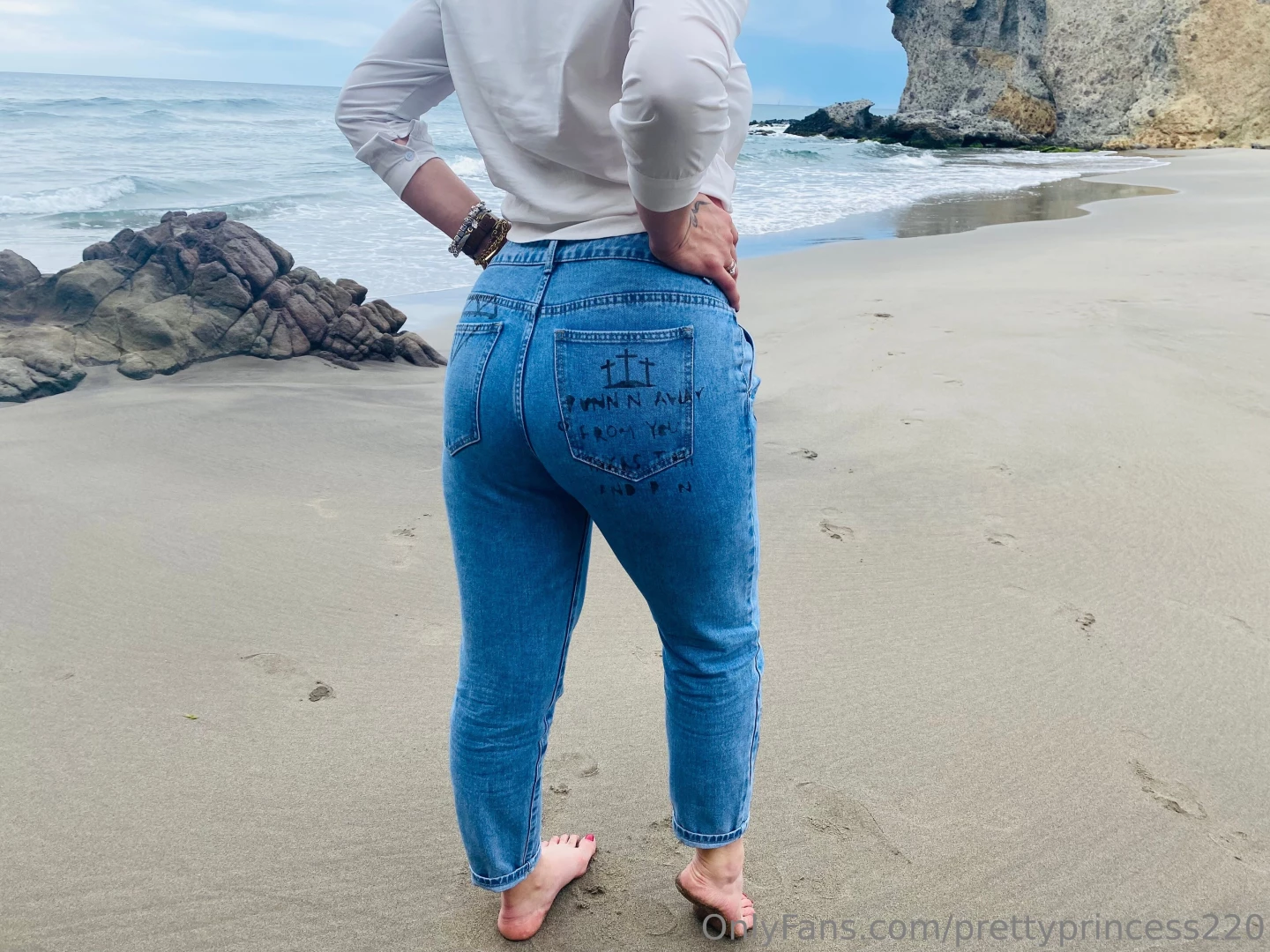 Hi bby ideas for videos on the beach with or without a partner today i part 2 