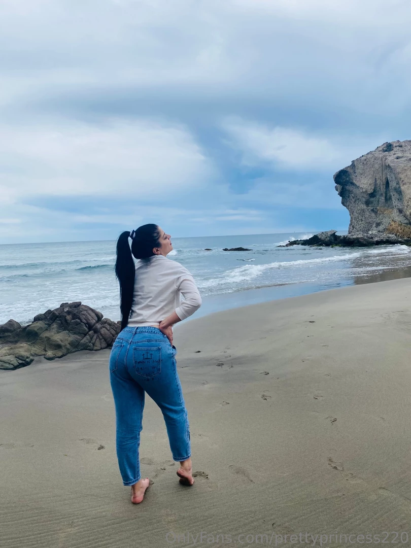 Hi bby ideas for videos on the beach with or without a partner today i part 1 