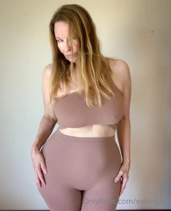 Good afternoon just love these yoga sets they are so comfy and they part 3