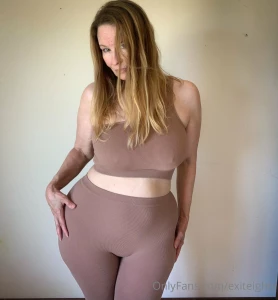 Good afternoon just love these yoga sets they are so comfy and they part 4