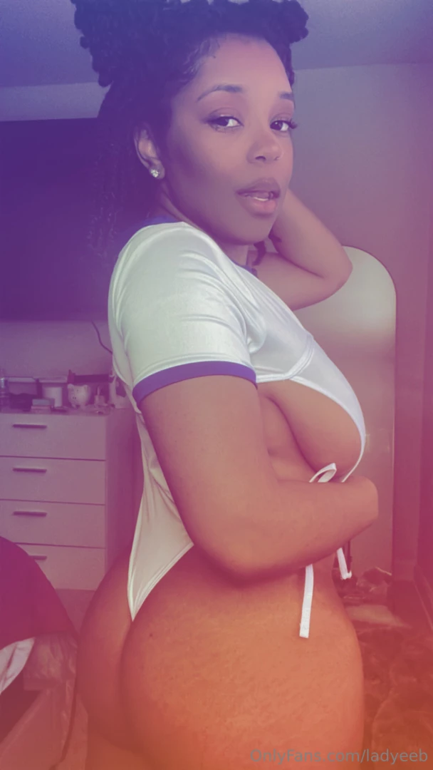 My peachy ass needs a good spanking 