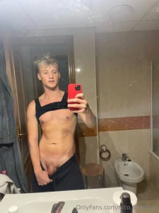 Catch a glimpse of this y0ung heartthrob with a charming smile and a part 15