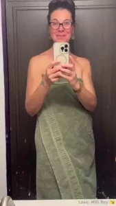 Good morning love yay it s the weekend you see those earrings i m