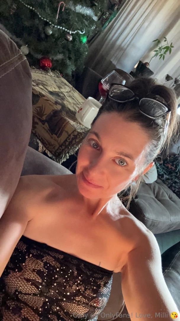 Babe what are you doing for nye bcuz i m going to be live streaming 