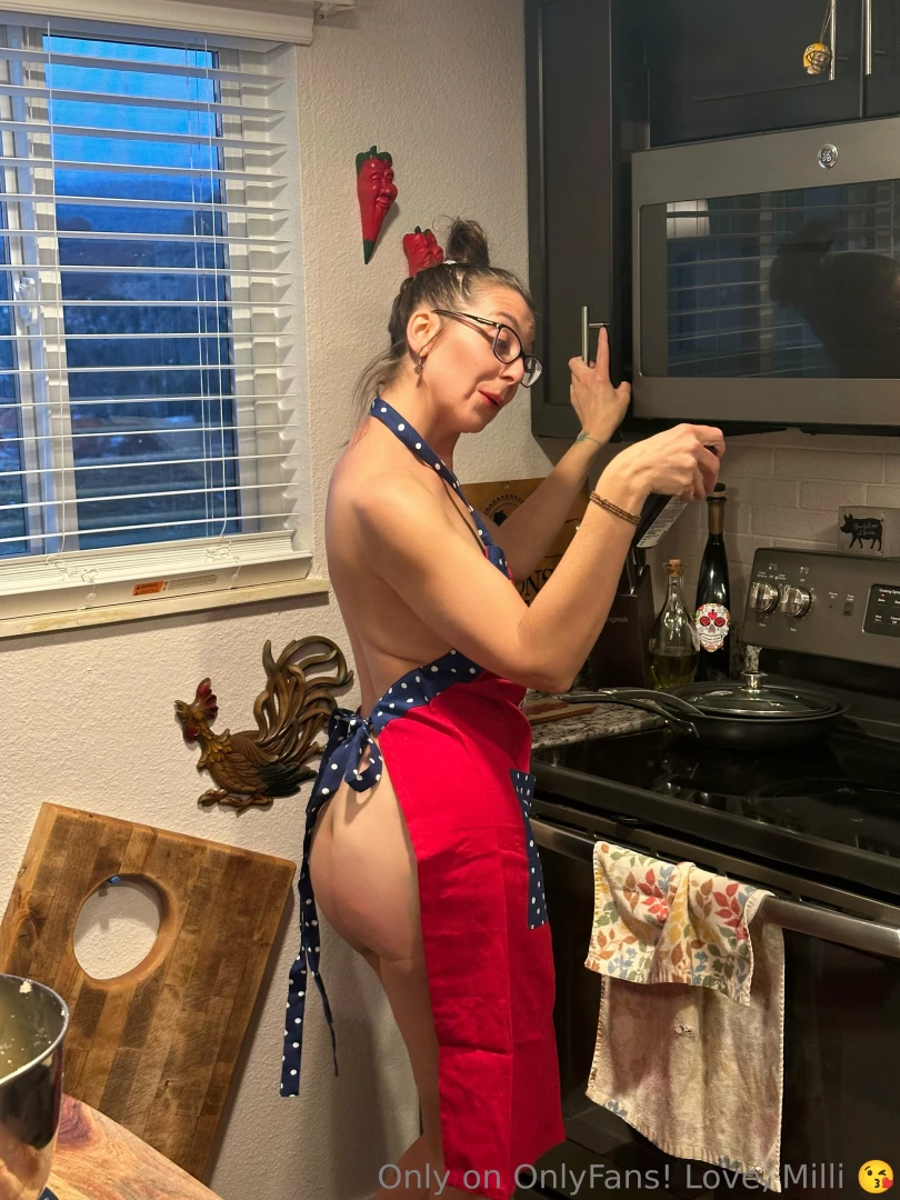 Happy hump day come see much more of my peachy ass and well everything 