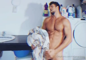 I touch my cock before putting the laundry on me meneo la polla antes