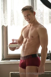 Guys today i turned to be 29 i still can not believe because i feel