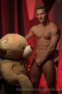Who would gladly switch himself with teddy bear