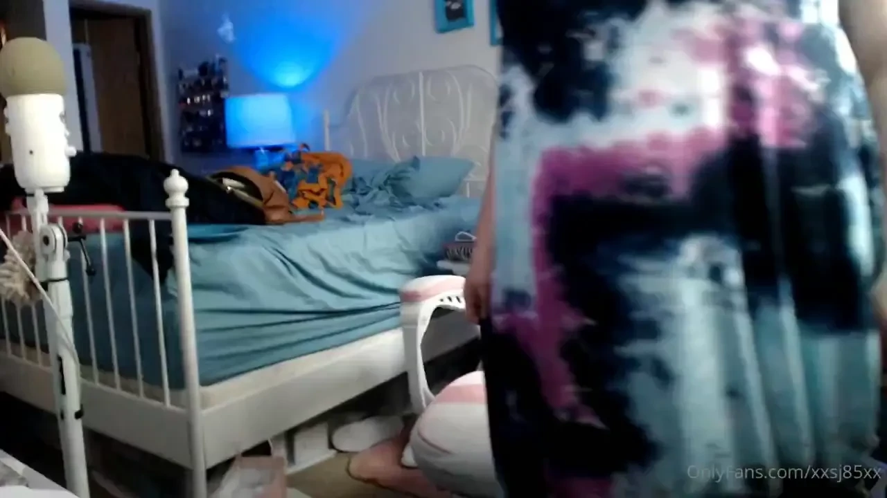 Masturbating live on chaturbate this morning 