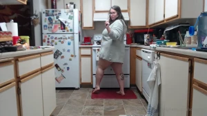 xxsj85xx - Boob flash in the kitchen 