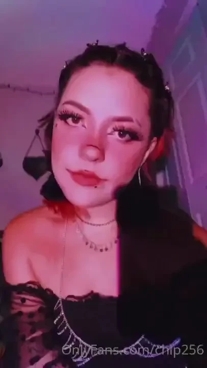 Waiting for a pole so instead i ll do my makeup 