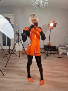 Can i get someone to take all the seed out of this lil pumpkin part 2