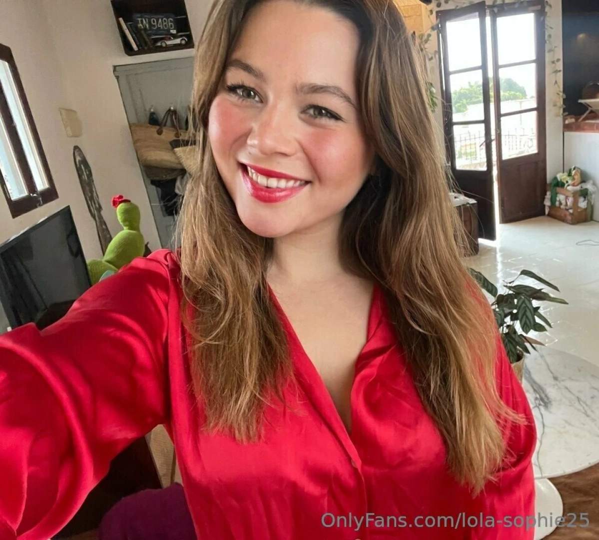 Do i look hot in red or better when its off on me 