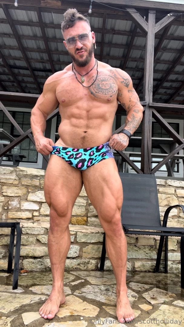 Wanna lick this sexy body 