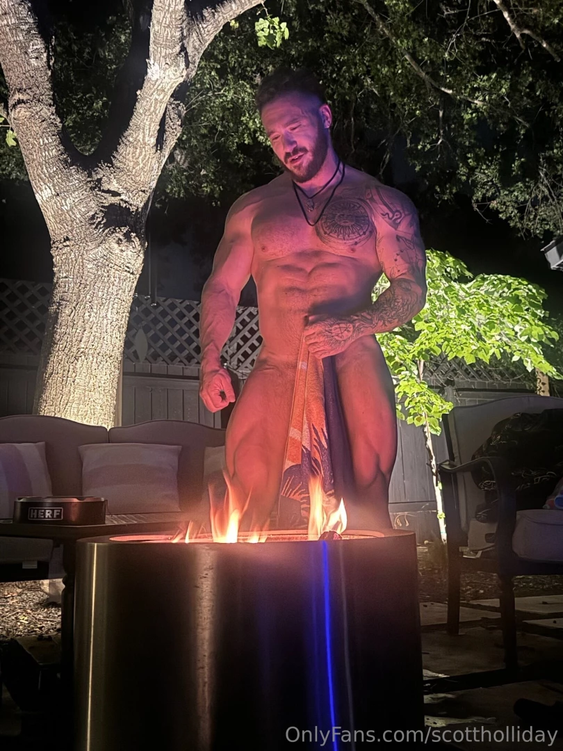 Fuck me with your big treat bro dm now 