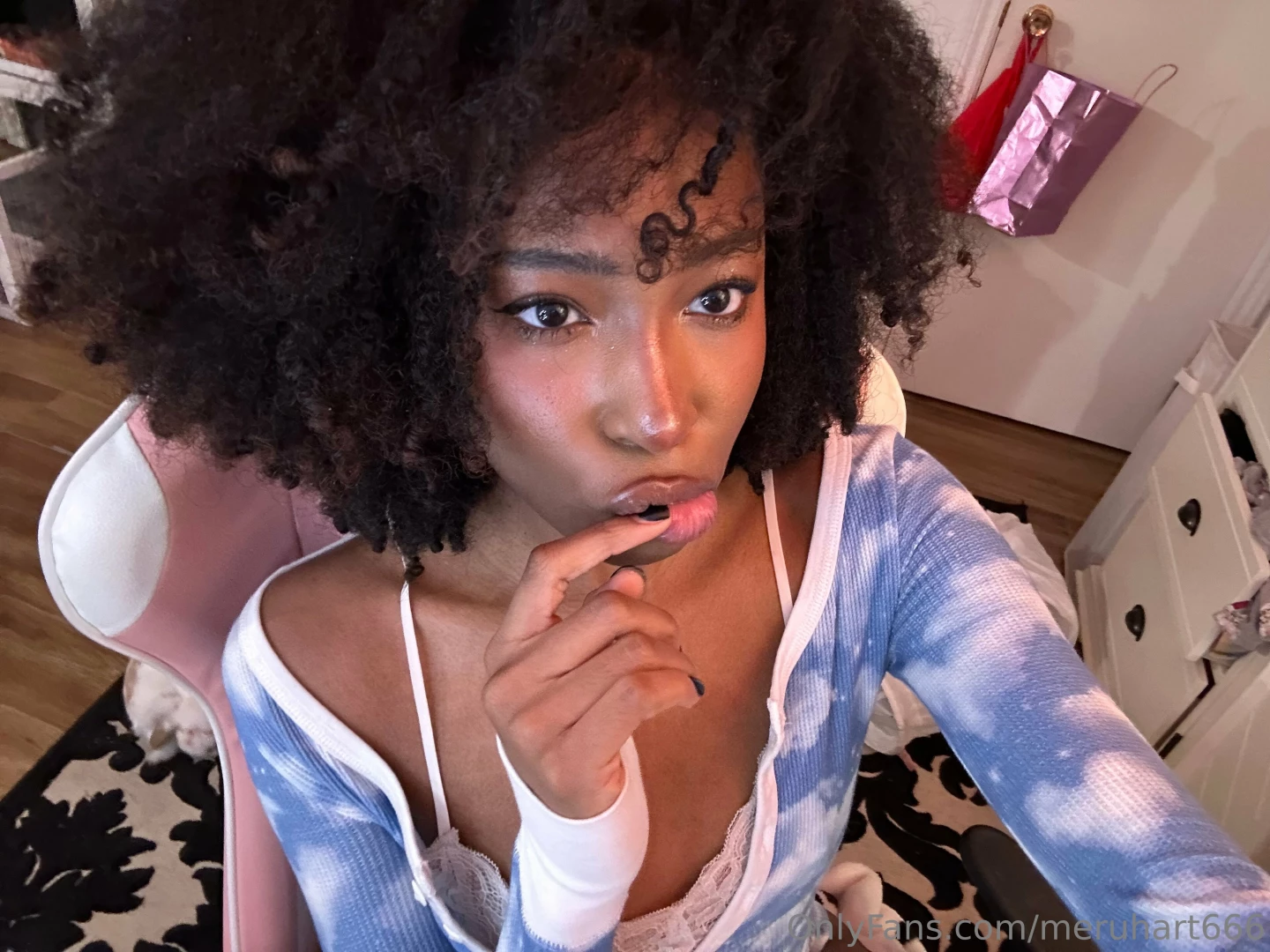 Helloooooooooo i m back fr what did you guys miss seeing comment 