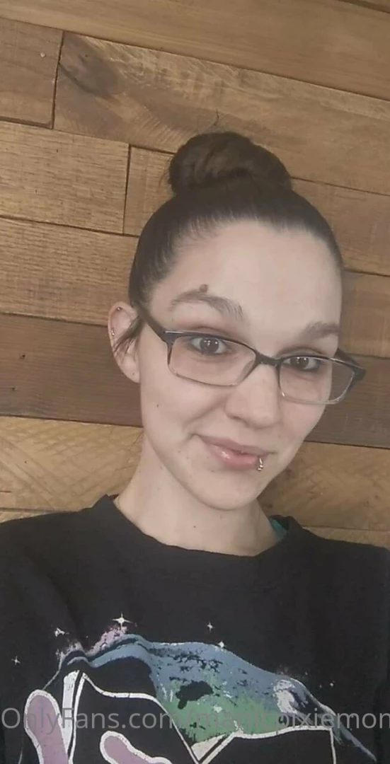 Hey luvs how s everybody doing tonight message me and let me know how 