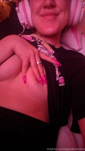 Would you support your gamer gf from under the desk while the mic is