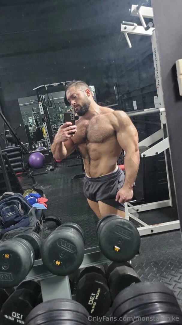 Afternoon gym session anyone wanna chat and worship the pump 