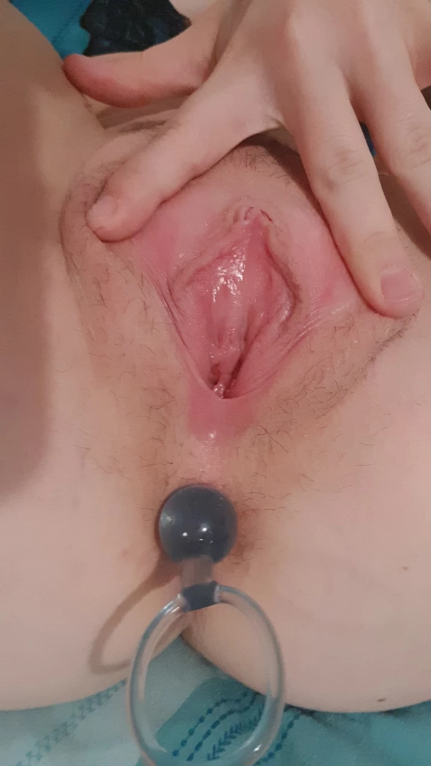 Spread pussy and anal beads xx 