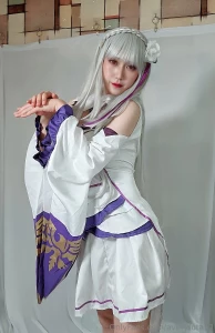 Emilia cosplay