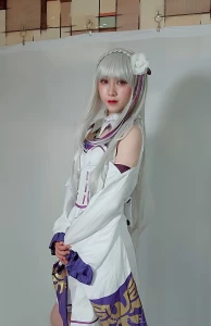 Emilia cosplay part 1